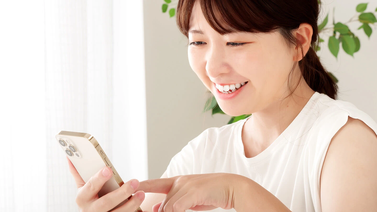 女性がパーソナルを申し込みをしている